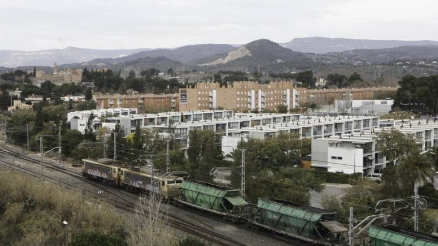Los trenes de mercancías, los más molestos. Foto: Alba Mariné