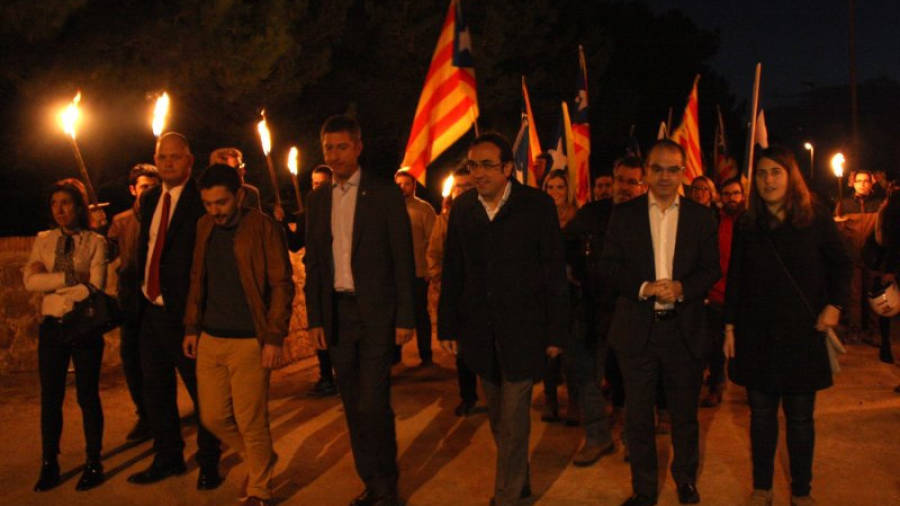 El coordinador general de CDC, Josep Rull, ha encapçalat la marxa de torxes del seu partit i de la JNC al Castell de Montjuïc. Foto: ACN