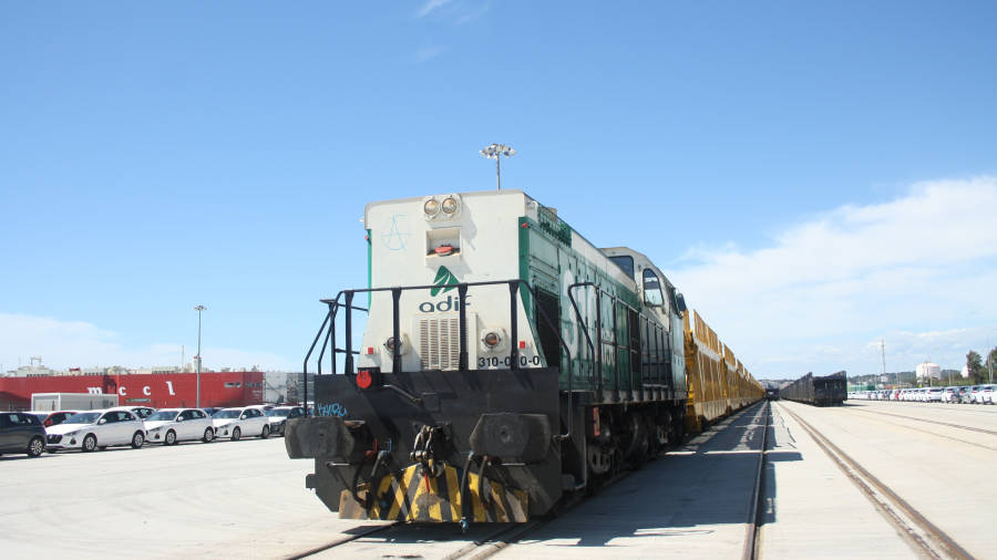 La terminal intermodal del Port de Tarragona est&aacute; preparada para que puedan detenerse convoyes de 750 metros. Foto: DT