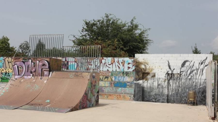 Imagen del estado actual del Skatepark con los lavabos tapiados al fondo. Foto: Alba Mariné