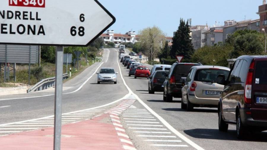 La carretera N-340, entre el Tarragonès y el Baix Penedès, volvió a ser la vía más conflictiva el Lunes de Pascua en la demarcación. Foto: Núria Torres/ACN