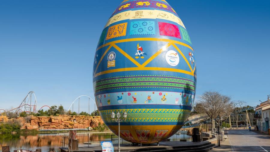 El huevo más grande del mundo ya está instalado en el área de la Mediterrània. foto: portaventura