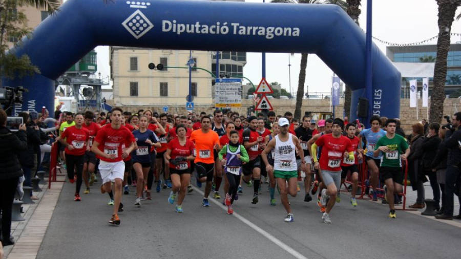 El moment de la sortida de la cursa solidària per la Marató de Tarragona. Foto: ACN