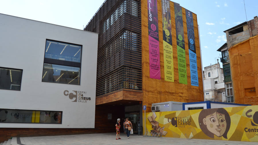 El Centre CÃ­vic de Valls estÃ  ubicat a les instalÂ·lacions de la Biblioteca Carles CardÃ³. FOTO: M. P. / DT