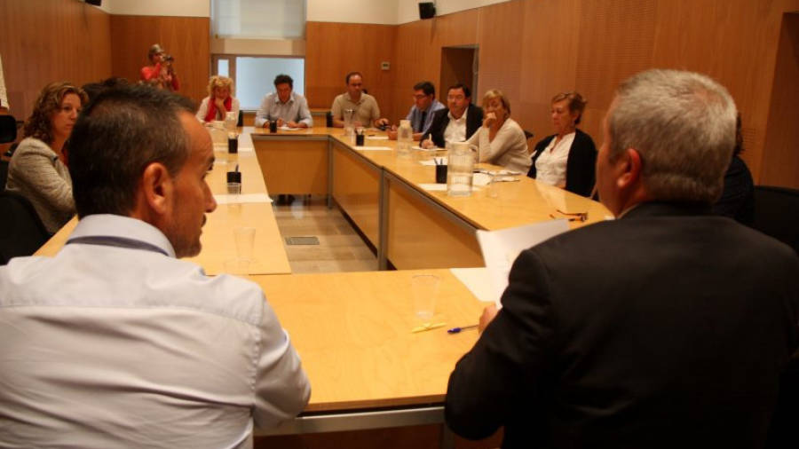 Xavier Pallarès, a la dreta, presidint el Consell de Direcció de la Generalitat a les Terres de l'Ebre. Foto: ACN