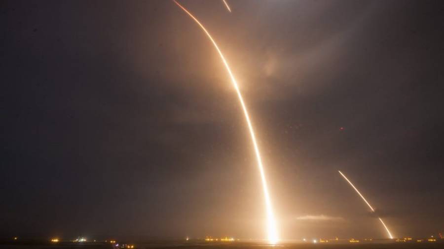 Lanzamiento, reentrada y caída del acelerador de la cápsula Falcon 9 en Cabo Cañaveral, Florida. Foto: efe
