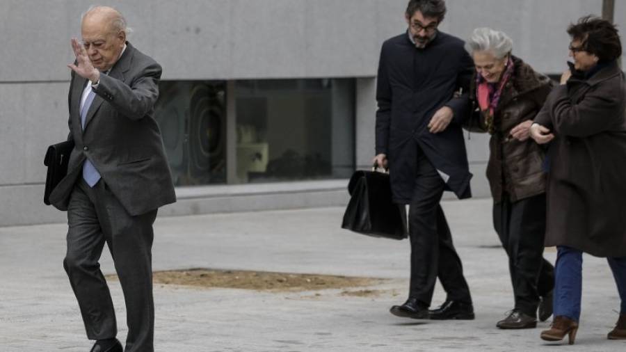L'expresident de la Generalitat Jordi Pujol, i la seva esposa, Marta Ferrusola ala seva arribada a la seu de l'Audiència Nacional. EFE/Emilio Naranjo