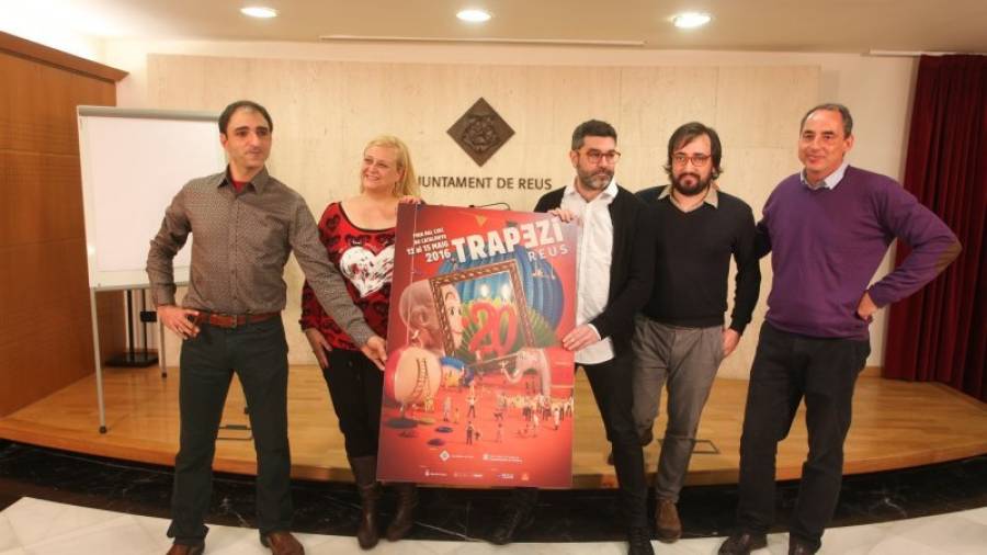 Jordi Gaspar, Montserrat Caelles, Sergi Herrera, Ferran Estivill i Tjerk van der Meulen presentant el cartell. Foto: A.M