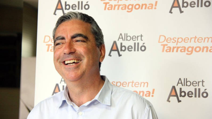 El candidat de CiU a Tarragona, Albert Abelló, somrient durant la presentació de la seva proposta pel Banc d'Espanya. Foto: ACN