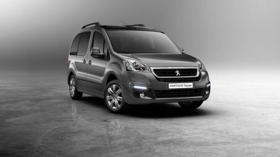 Peugeot Partner Tepee Style, disponible con motor diésel 1.6L BlueHDi 100, desde 14.530 euros, IVA no incluido.
