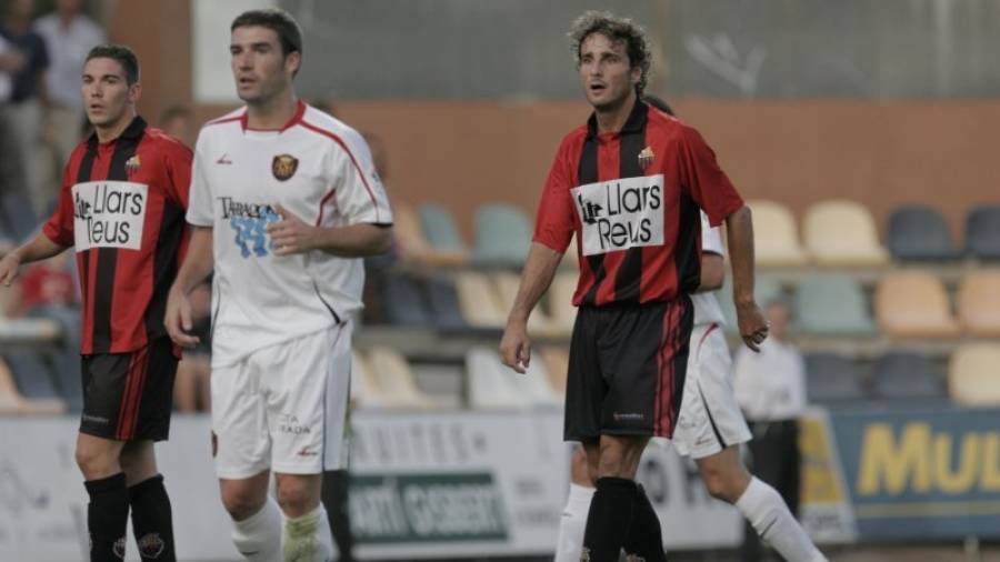 Imanol Idiákez fue jugador del Reus. El actual técnico del Lleida, a la derecha de la imagen, lució la camiseta rojinegra la temporada 2005-06 y tuvo a Natxo González como entrenador. Foto: Txema Morera / DT