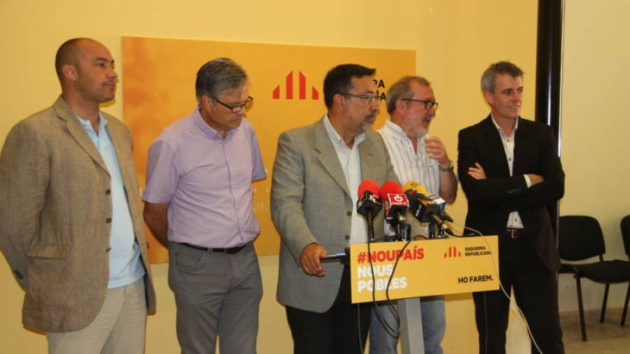 D'esquerra a dreta: Albert Salvadó, secretari d'organització de la Federació d'ERC a l'Ebre; Dani Andreu, alcalde de l'Aldea; Gervasi Aspa, president de la Federació d'ERC a l'Ebre; Paco Gas, alcalde de Roquetes; i Adam Tom&amp