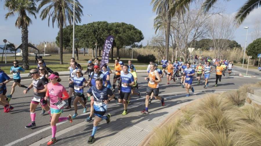 Un instante de la Mitja Marató de Cambrils. Foto: Miquel Morcillo/Elperfilbueno
