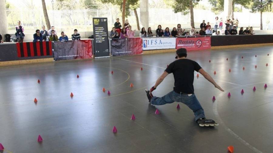 Un participante realiza un movimiento en una de las pruebas de la Copa de España de ´freestyle´. Foto: RFEP
