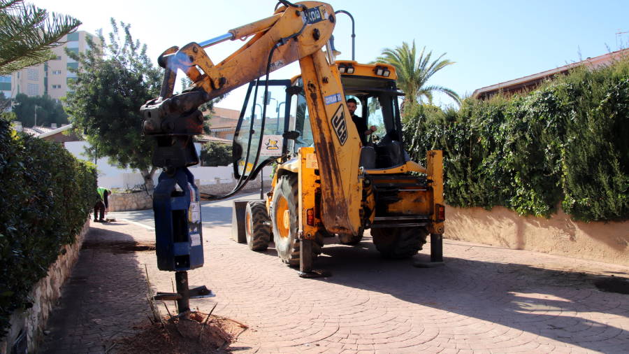 Les excavadores ja treballen des d'aquesta setmana a la urbanitzaci&oacute; de Roda de Ber&agrave;.