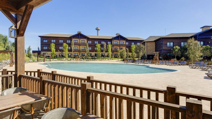 La nueva piscina con que cuenta también la ampliación del Hotel Colorado Creek. FOTO: PORTAVENTURA