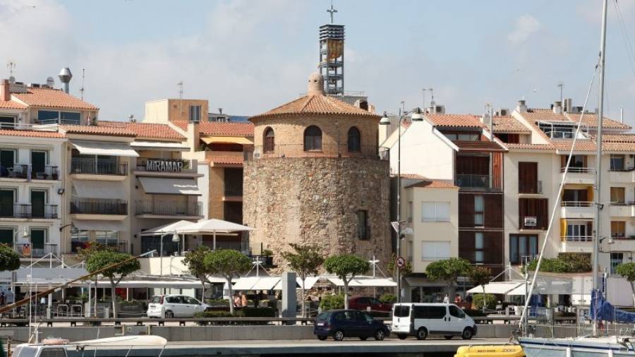 La Torre del Port es parte de la imagen litoral de la ciudad. Foto: Alba Mariné