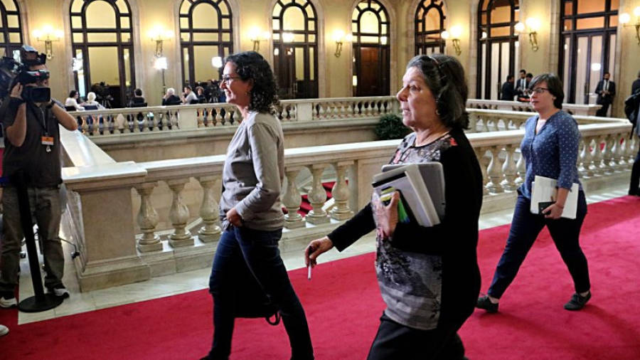 Marta Rovira (JxSí), Gabriela Serra i Mireia Boya després de reunir-se al Parlament, el 5 d'octubre de 2016