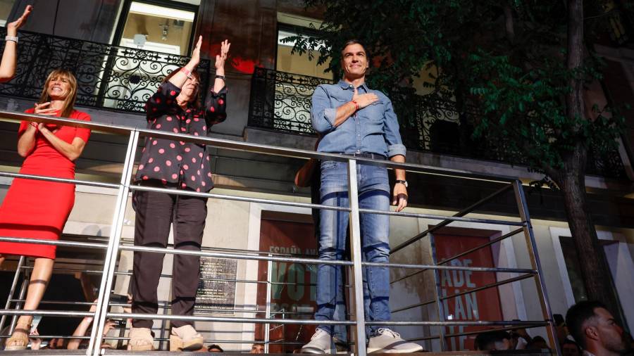 Pedro Sánchez tras su discurso después de las elecciones. Foto: EFE