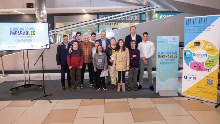 Algunos de los voluntarios y voluntarias que colaboraran con la iniciativa. Foto: Àngel Ullate