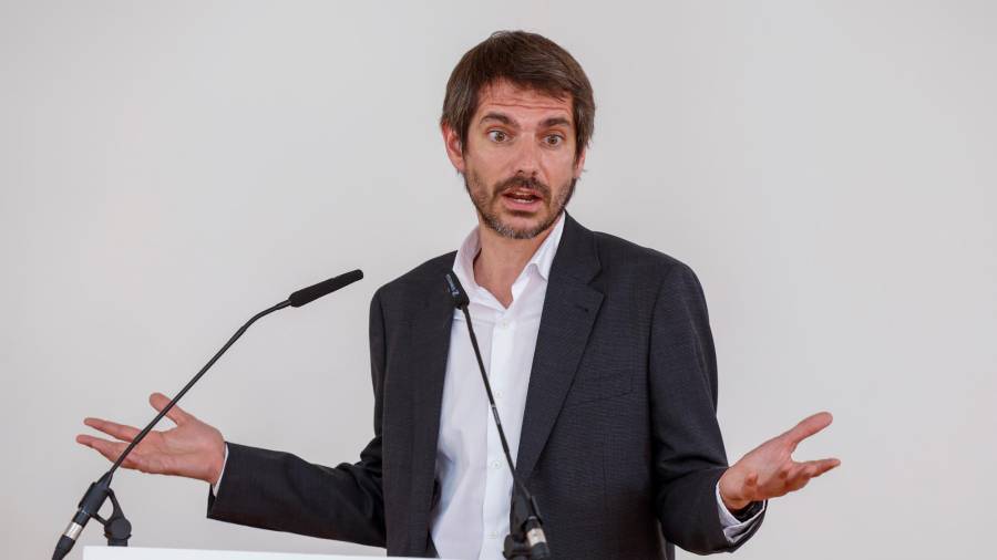 El portavoz de Sumar, Ernest Urtasun, durante una rueda de prensa. Foto: EFE