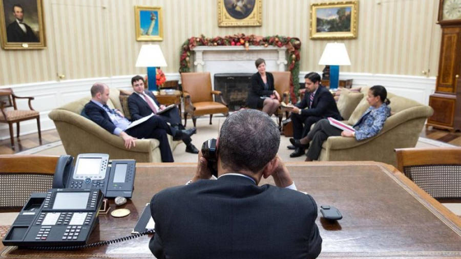 Obama hablando por teléfono con Castro, en la Casa Blanca. Foto: @petesouza, miembro del gabinete de Obama