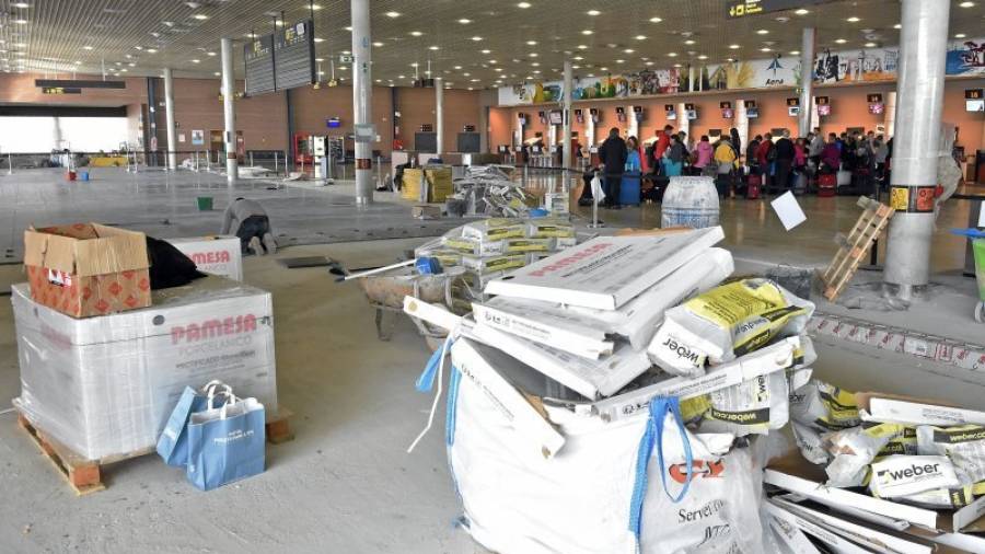 Aspecto de las obras que se ejecutan en la terminal de salidas del Aeropuerto de Reus. Foto: Alfredo González