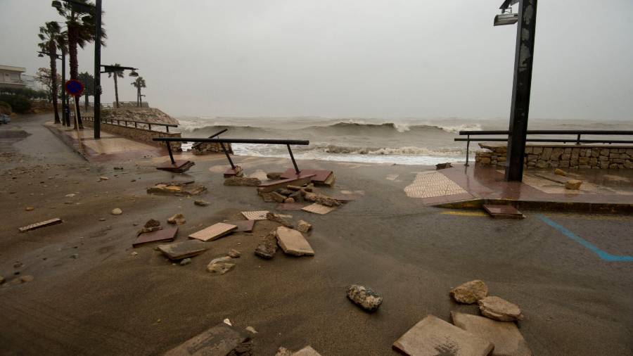 La Platja&nbsp;Avellanes, L'Ampolla (Baix Ebre) despr&egrave;s del temporal. FOTO: CEDIDA