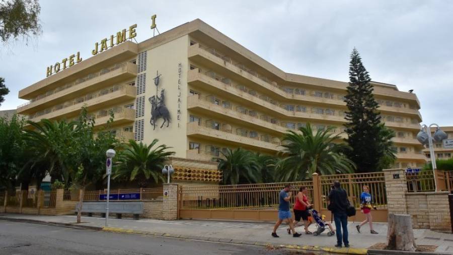 El brot es podria haver-se originat a l'Hotel Jaume I de Salou, on havien estat allotjats tots els afectats. Foto: Alfredo González