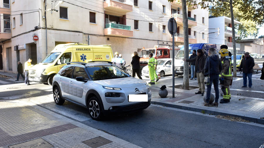 El accidente se ha producido entre la calle Castellvell y Frederic Soler de Reus. Foto: Alfredo González
