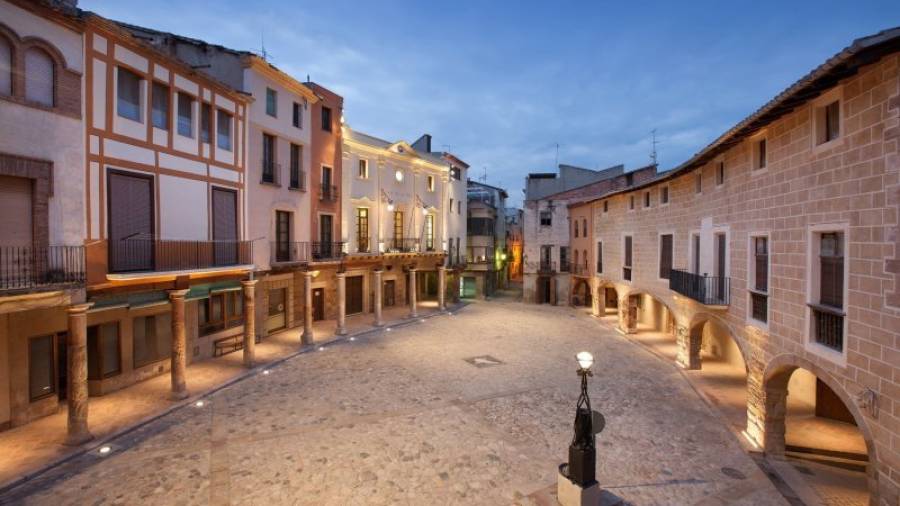 La plaça Nova es el centro del casco histórico y también donde se celebra la Fira del Bandoler. Foto: Carles Fargas