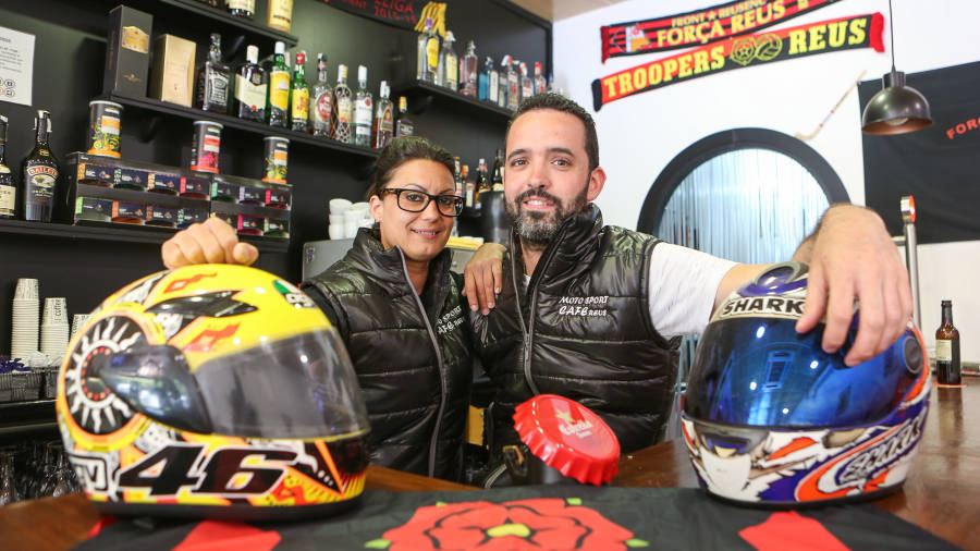 Martínez y Ríos en Moto Sport Café, en la calle Gaudí. F.: A.MARINÉ