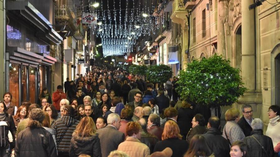 Imagen de la calle Llovera durante las pasadas navidades. Foto: A.G.