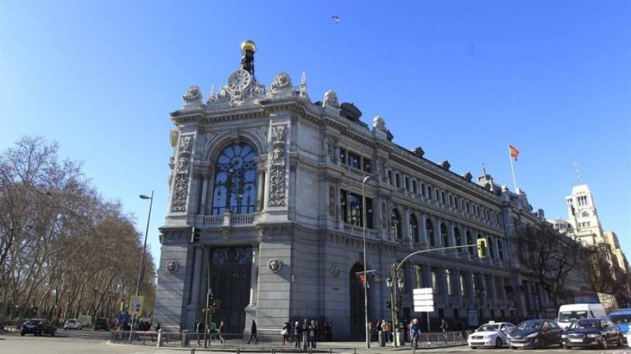 Según el instituto que gobierna Luis María Linde, el activo total consolidado de la banca española ascendía a 3,66 billones de euros. Foto: DT