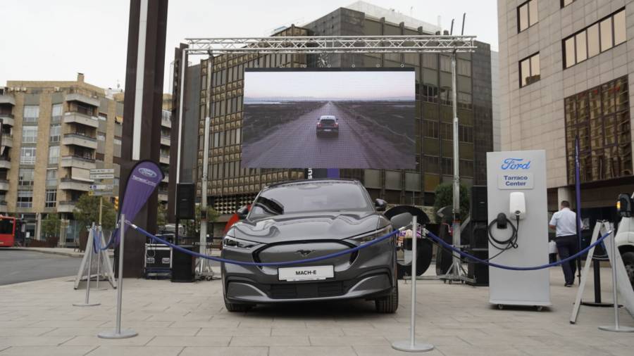 Presentació del nou Ford Mustang Mach-E a la Plaça Imperial Tarraco de Tarragona