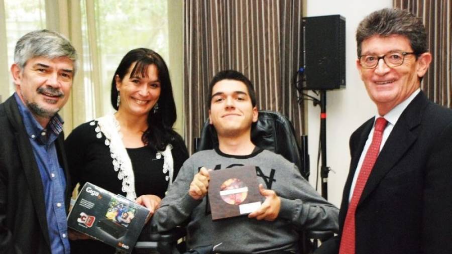 Cristian González, que va en silla de ruedas por atrofia muscular, es el creador de la web. Foto: DT