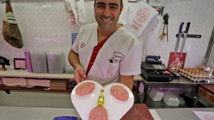 Jorge Martínez a la seva carnisseria del carrer Apodaca de Tarragona. Foto: lluís milián