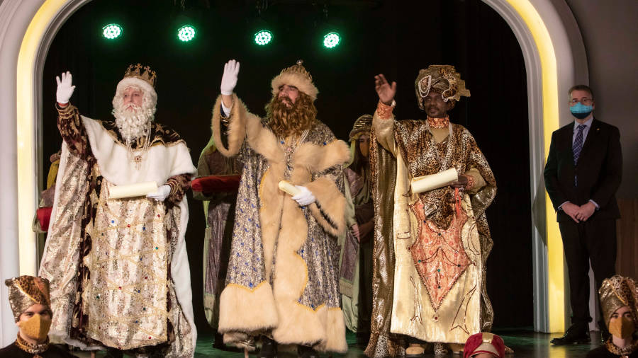 Melchor, Gaspar y Baltasar han abandonado el Teatret del Serrallo para dirigirse al Magatzem Reial. ACN