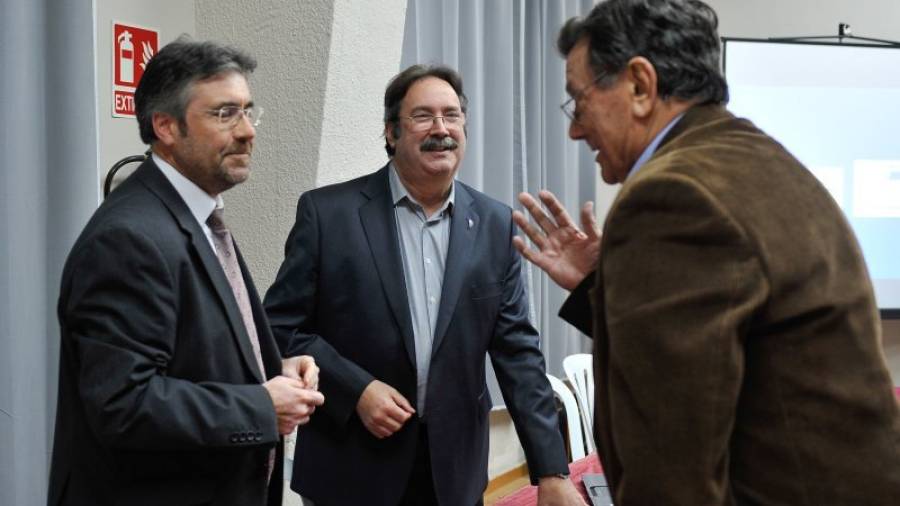 El presidente, Andreu Giménez, en el centro, durante la asamblea extraordinaria de ayer. Foto: Alfredo González
