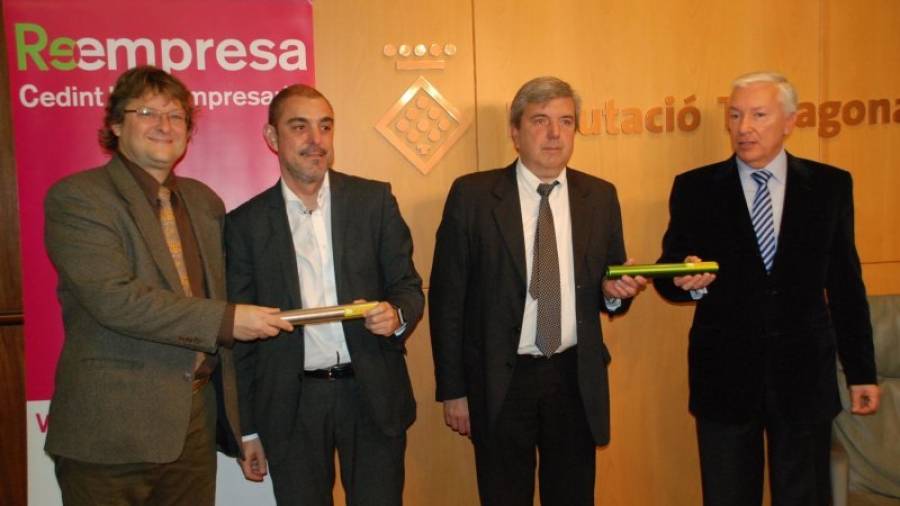 De izquierda a derecha, Albert Colomé, Àlex Grau, Joan Josep Malràs y Antoni Abad, en la Diputació de Tarragona a raí de un acuerdo entre esta institución y la Cecot en favor del proyecto Reempresa. FOTO: CEDIDA