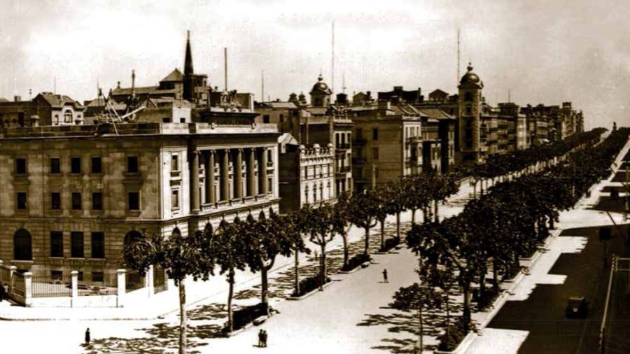 Vista general de la Rambla Nova con el Banc d&rsquo;Espanya. FOTO: ediciones Fica