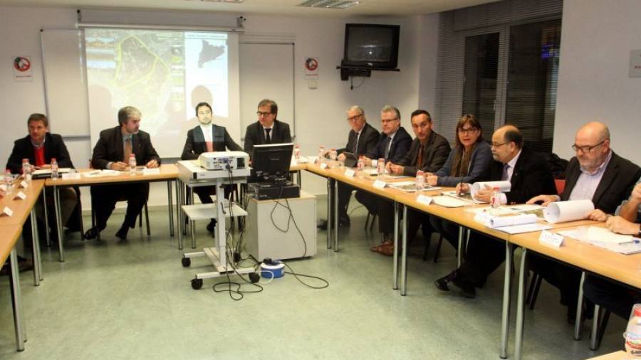 La primera reunión de la comisión de seguimiento tuvo lugar ayer en la delegación del Govern. Foto: Lluís Milián