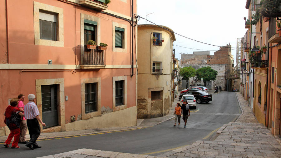 La plaza Sant Joan, escenario del último robo, según aseguran los vecinos. Foto: Lluís Milián