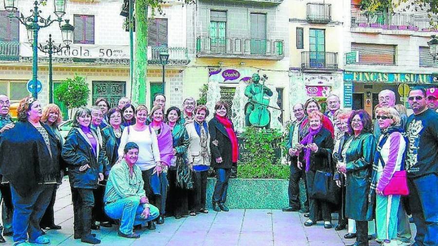 En la Plaça Nova de El Vendrell destaca el monumento a Pau Casals. Foto:DT