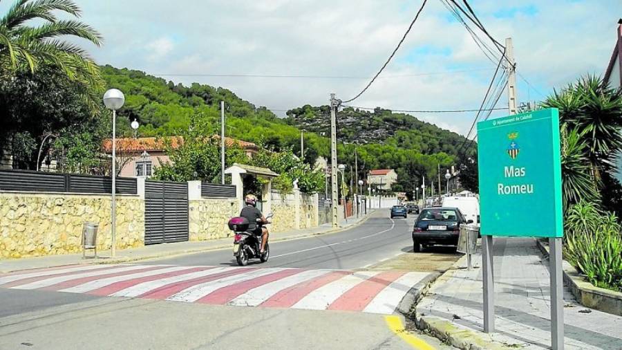 Uno de los accesos a la urbanización de Mas Romeu de Calafell que estará controlado. Foto: JMB