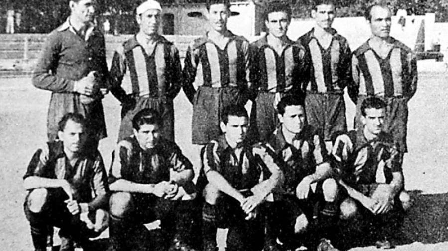 La formación de aquel Reus Deportiu histórico de la temporada 1946-47. Foto: Cedida