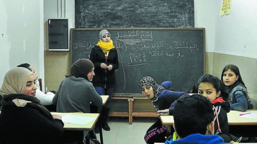 Imagen de archivo de una de las clases de árabe que la asociación Afanoc realiza en los barrios de Ponent de Tarragona. Foto: pere ferré/dT