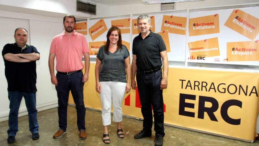 Imagen de los cuatro concejales de ERC en la sede que el partido tiene en la calle Reial de Tarragona. Foto: Lluís Milián