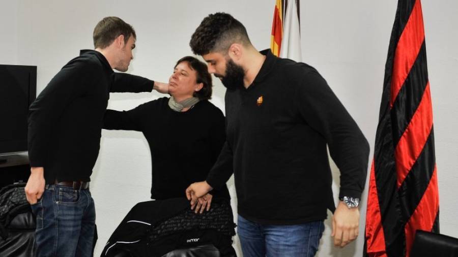 Rubio y Molina se despiden de la presidenta, Mònica Balsells. Foto: Alfredo González