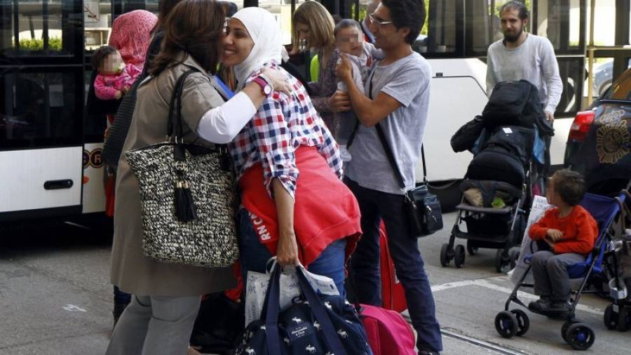 Un grupo de refugiados, a su llegada el pasado 1 de junio al aeropuerto de Madrid-Barajas, en cumplimiento del programa de la UE. cuadrado/efe